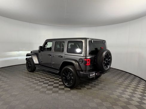Used 2025 Jeep Wrangler Unlimited Sahara image 9