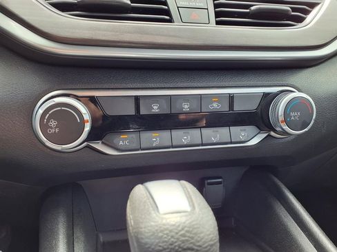 Used 2025 Nissan Altima 2.5 SV FWD image 8