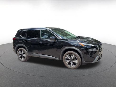 Used 2026 Nissan Rogue SL FWD image 2