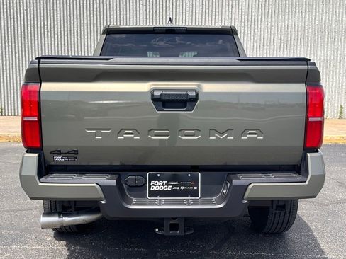 Used 2025 Toyota Tacoma TRD Sport AWD/4WD image 5