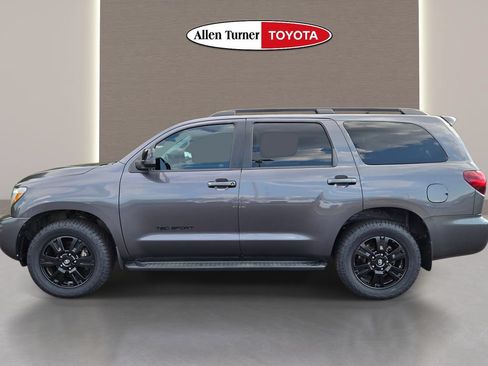 Used 2018 Toyota Sequoia TRD Sport AWD/4WD image 10