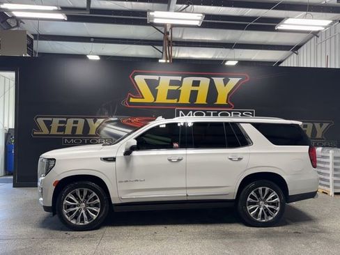 Used 2021 GMC Yukon Denali w/ Denali Premium Package AWD/4WD image 3