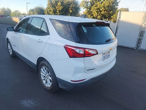 Used 2019 Chevrolet Equinox LS image 3