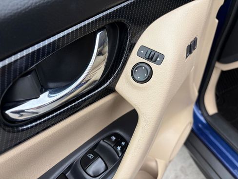 Used 2017 Nissan Rogue SL w/ SL Premium Package image 11