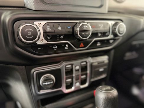 Used 2022 Jeep Wrangler Unlimited Sport AWD/4WD image 17