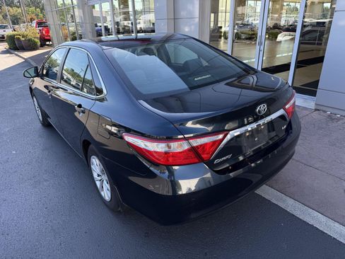 Used 2016 Toyota Camry LE FWD image 3