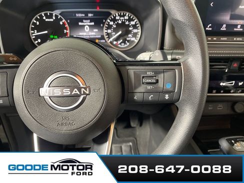 Used 2023 Nissan Rogue SV image 14