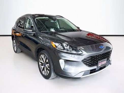 Used 2020 Ford Escape Titanium image 3