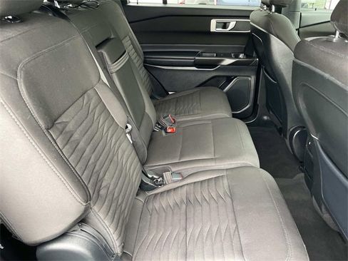Certified 2020 Ford Explorer XLT image 32