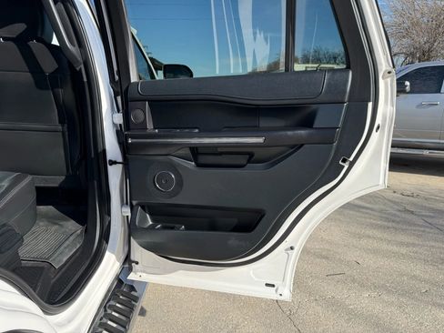 Used 2018 Ford Expedition XLT w/ Equipment Group 202A image 10