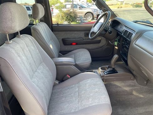 Used 2000 Toyota Tacoma PreRunner image 15