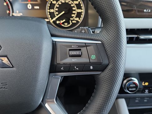 New 2026 Mitsubishi Outlander SE image 14