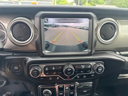 Certified 2022 Jeep Gladiator Overland w/ LED Lighting Group AWD/4WD image 14