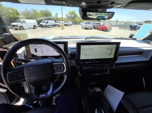 Used 2024 GMC Hummer EV 3X w/ Battery Pack, 24 Module Pack AWD/4WD image 8