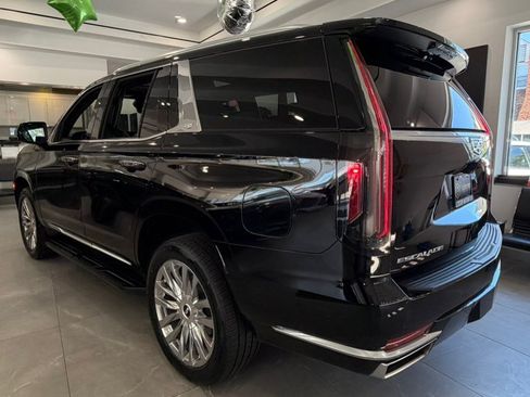 Used 2023 Cadillac Escalade Premium Luxury AWD/4WD image 5