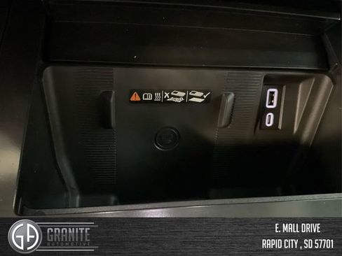 Used 2025 GMC Hummer EV 2X w/ LPO, Illumination Package image 28