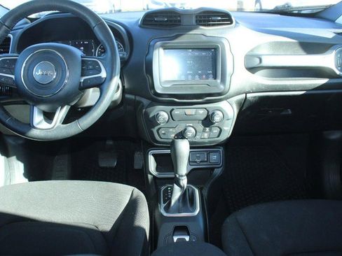 Used 2018 Jeep Renegade Latitude w/ Cold Weather Group image 14