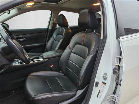Used 2022 Nissan Sentra SR w/ SR Premium Package FWD image 12