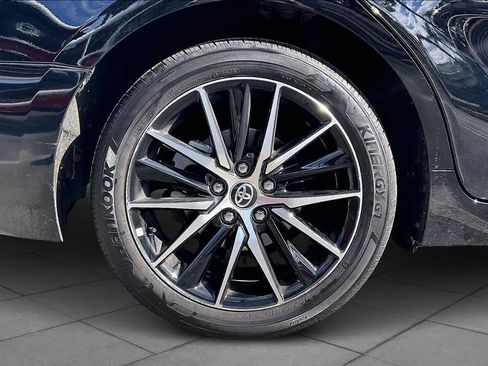 Used 2024 Toyota Camry SE image 11