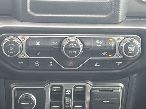 Used 2022 Jeep Gladiator Sport AWD/4WD image 18