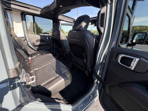 Used 2025 Jeep Wrangler Unlimited Rubicon AWD/4WD image 45