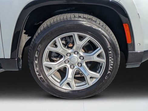 Used 2022 Jeep Wagoneer Series II AWD/4WD image 9