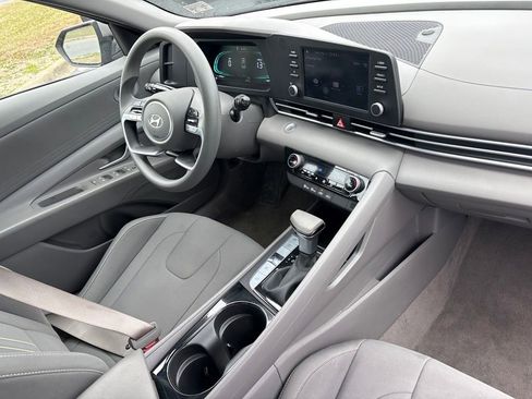 Used 2025 Hyundai Elantra Hybrid FWD image 25