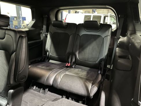 Used 2023 Jeep Grand Cherokee L Laredo image 24