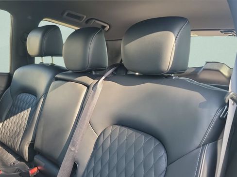 Used 2024 INFINITI QX80 Sensory AWD/4WD image 10