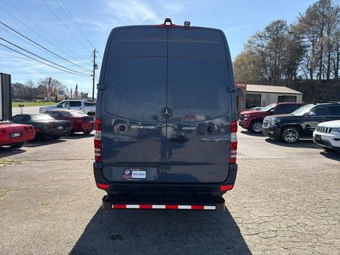 Used 2018 Mercedes-Benz Sprinter 2500 image 8