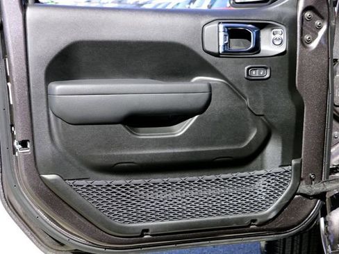 Used 2025 Jeep Wrangler Sport S image 19