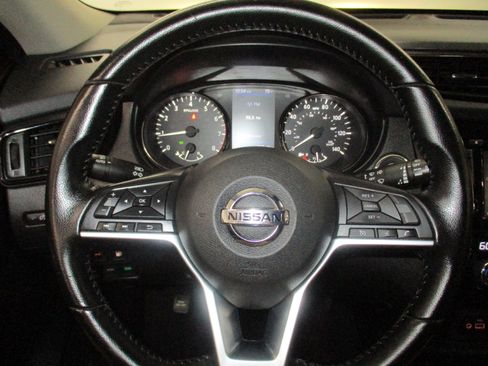 Used 2020 Nissan Rogue SV image 18