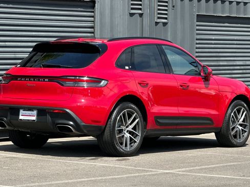 Certified 2024 Porsche Macan AWD/4WD image 8