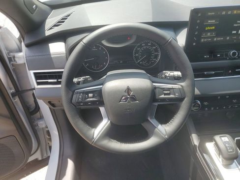 New 2026 Mitsubishi Outlander LE AWD/4WD image 15