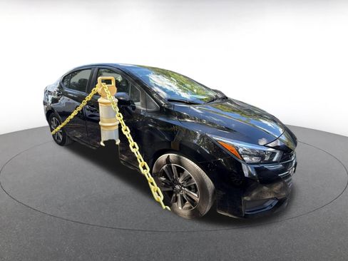 Used 2025 Nissan Versa SV FWD image 2