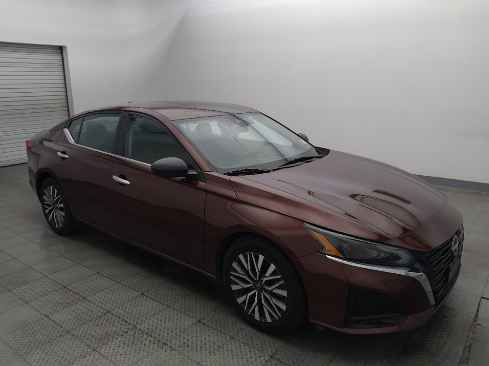 Used 2025 Nissan Altima 2.5 SV FWD image 11