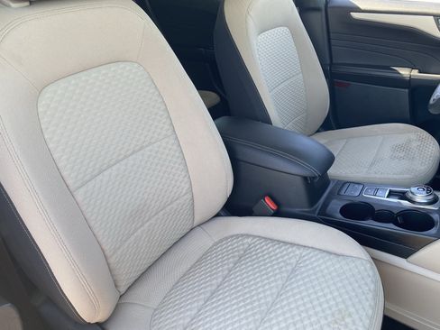 Used 2021 Ford Escape SE FWD image 9