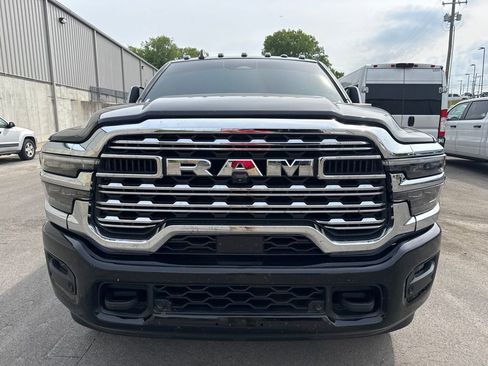 Used 2025 RAM 2500 Limited AWD/4WD image 8