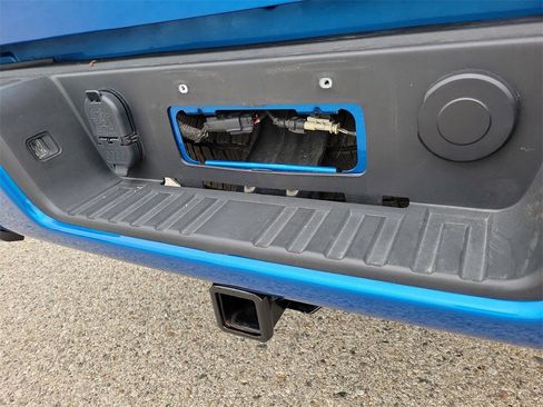 Used 2022 Chevrolet Colorado LT image 9