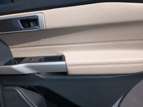 Used 2020 Ford Explorer XLT w/ Equipment Group 202A image 30