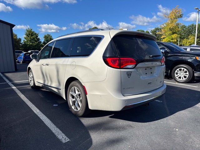 Used 2017 Chrysler Pacifica Touring-L Plus w/ Advanced Safetytec Group FWD image 2