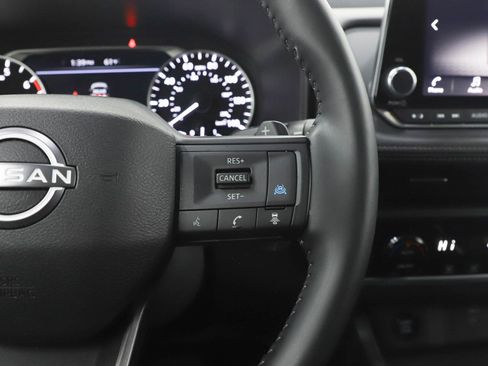 Used 2025 Nissan Rogue SV image 26