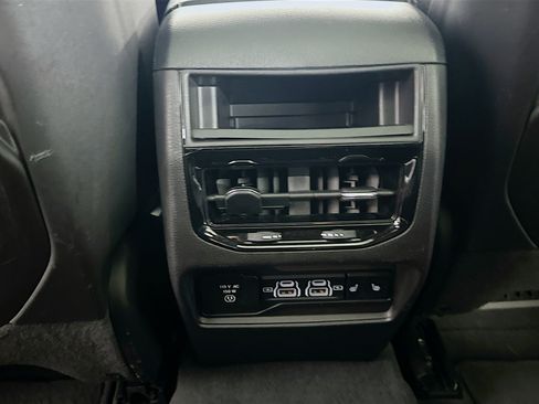 Used 2022 Jeep Grand Cherokee Overland image 29