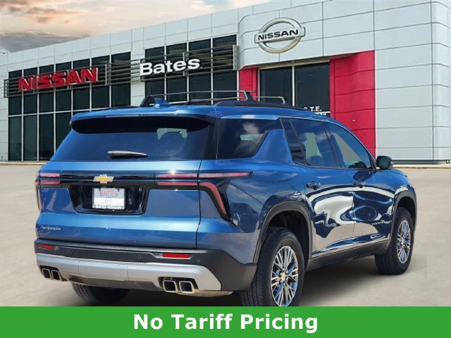 Used 2025 Chevrolet Traverse LT w/ Driver Confidence Package FWD image 4