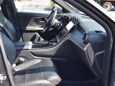 Used 2024 Mercedes-Benz GLC 300 4MATIC image 25