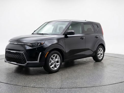 Used 2025 Kia Soul LX w/ LX Technology Package FWD image 3