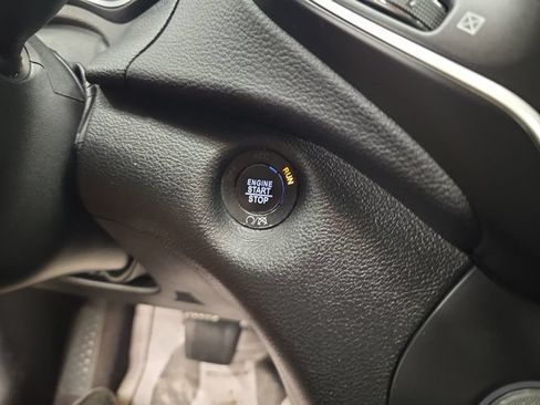 Used 2019 Jeep Cherokee Latitude Plus FWD image 27