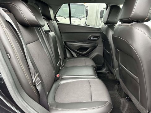 Certified 2022 Chevrolet Trax LT w/ LT Convenience Package image 25