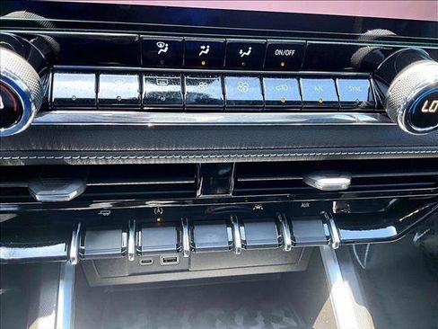 Used 2023 Chevrolet Colorado LT w/ LT Convenience Package RWD image 23