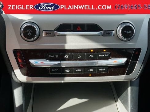 Used 2022 Ford Explorer XLT AWD/4WD image 22